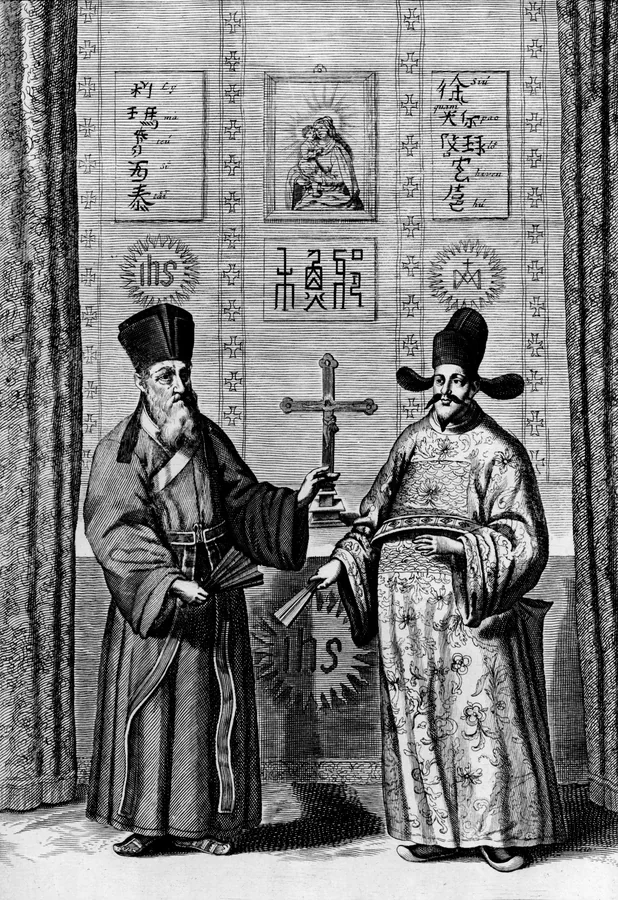An engraving of Matteo Ricci and Xu Guangqi standing on either side of an altar