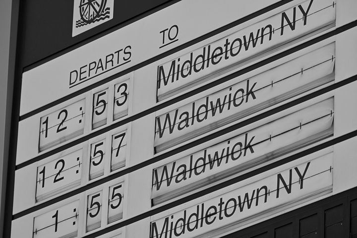A Solari split-flap departure board